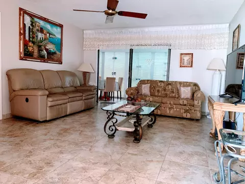 4140 NW 44th Ave #405, Lauderdale Lakes, FL 33319