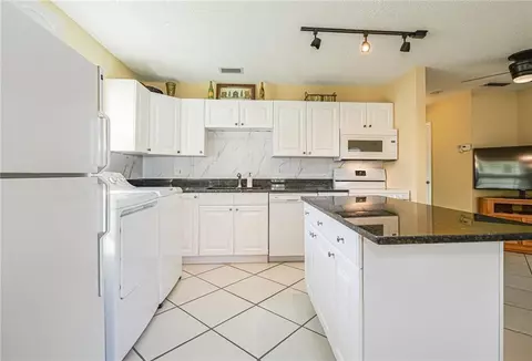 11 Vista Palm #203, Vero Beach, FL 32962