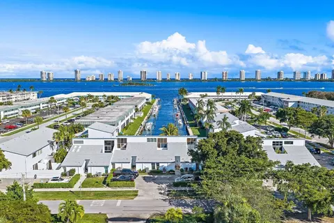 118 Castlewood Dr #123, North Palm Beach, FL 33408