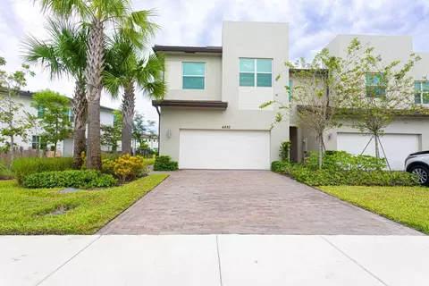 4830 Navali Dr, Lake Worth, FL 33467
