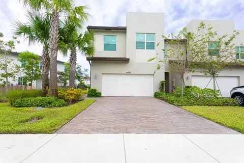 4830 Navali Dr, Lake Worth, FL 33467