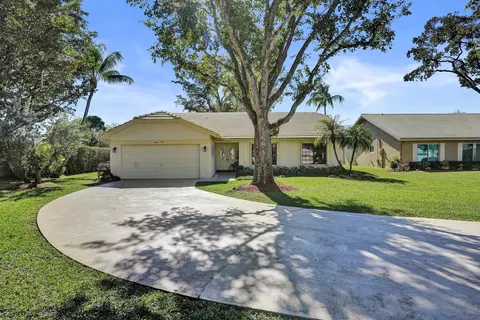 6010 Petaluma Dr, Boca Raton, FL 33433