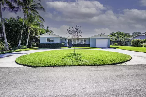 9464 SE Saturn St, Hobe Sound, FL 33455