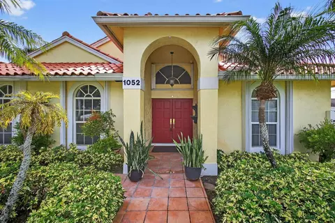 1052 W Shore Dr, West Palm Beach, FL 33406