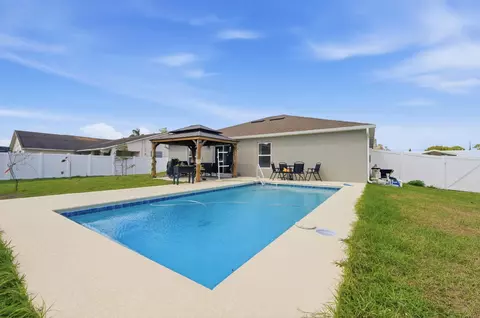 684 SE Crescent Ave, Port Saint Lucie, FL 34984
