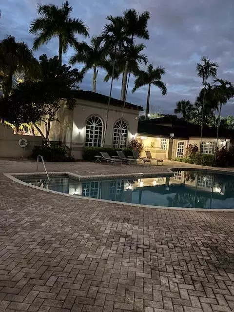 9959 Nob Hill Pl, Sunrise, FL 33351