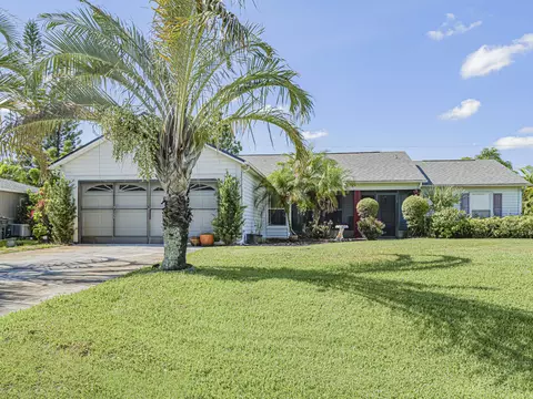 444 SW Dolores Ave, Port Saint Lucie, FL 34983