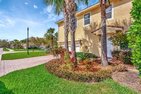 4559 Cadiz Cir, Palm Beach Gardens, FL 33418