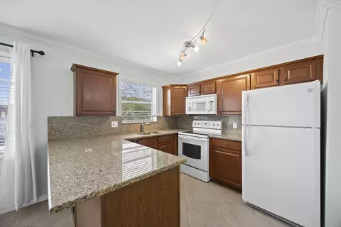 144 Canterbury F, West Palm Beach, FL 33417