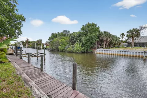 320 NE Surfside Ave, Port Saint Lucie, FL 34983