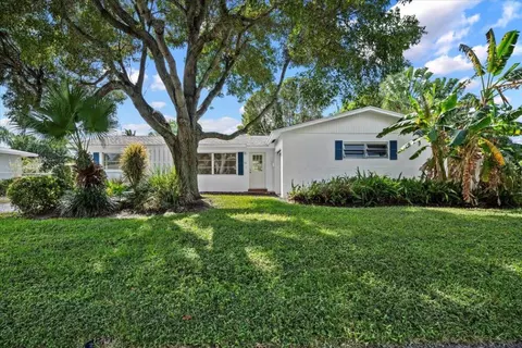 516 Sabal Palm Dr, Lake Park, FL 33403