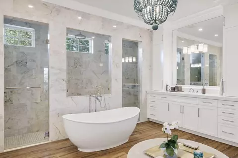 Bath - 3700 NE 24th Ave, Lighthouse Point, FL 33064 photo 3 of 5