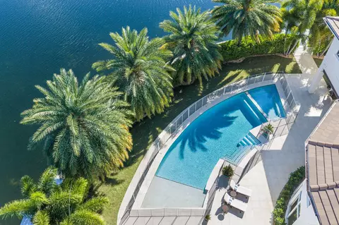 Exterior - 3700 NE 24th Ave, Lighthouse Point, FL 33064 photo 25 of 33