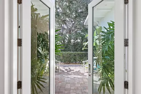 Entry Way - 3700 NE 24th Ave, Lighthouse Point, FL 33064 photo 7 of 7