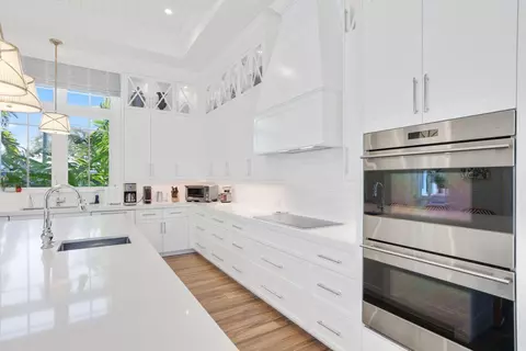 Kitchen - 3700 NE 24th Ave, Lighthouse Point, FL 33064 photo 3 of 4