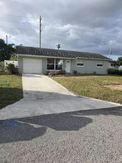 2298 W Lakewood Rd, West Palm Beach, FL 33406