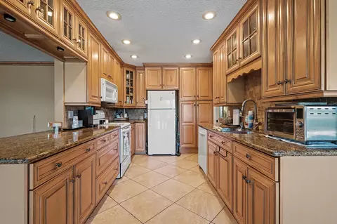 8231 NW 6th Ct, Coral Springs, FL 33071