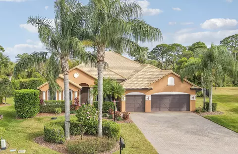 3055 NW Stoney Creek Ave, Jensen Beach, FL 34957