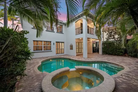 1062 Vintner Blvd, Palm Beach Gardens, FL 33410