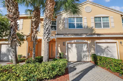 5810 Monterra Club Dr, Lake Worth, FL 33463