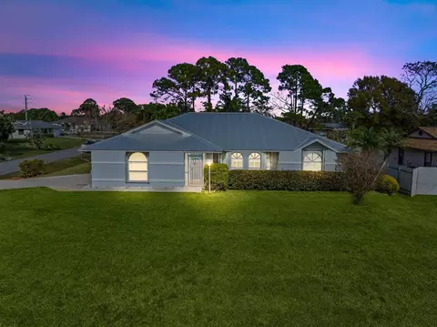 401 SE Faith Ter, Port Saint Lucie, FL 34983
