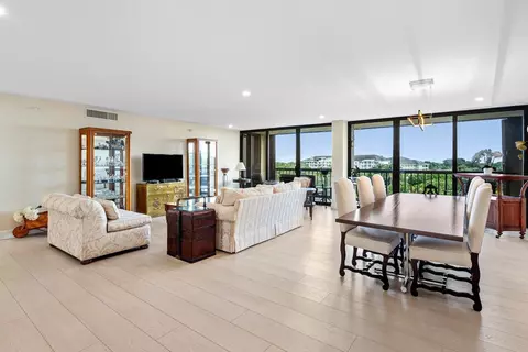 2450 Presidential Way #607, West Palm Beach, FL 33401