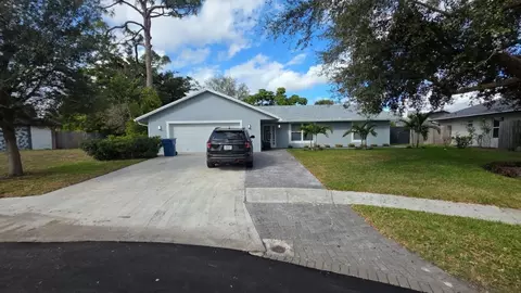 131 Puffin Ct, Royal Palm Beach, FL 33411