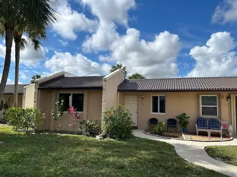 225 Lake Meryl Dr, West Palm Beach, FL 33411