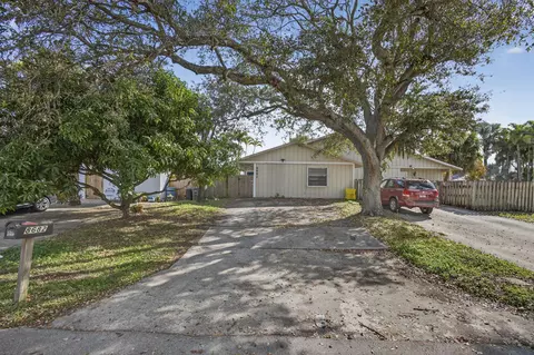 8682 Crater Ter, West Palm Beach, FL 33403