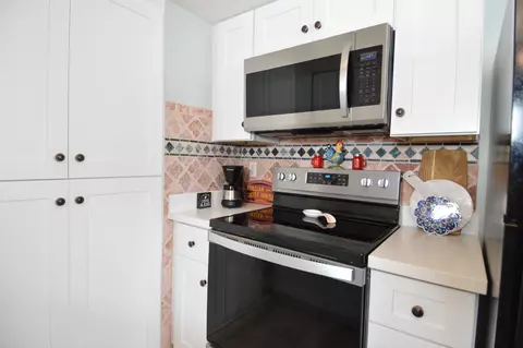 Kitchen - 3272 SE Aster Ln #G249, Stuart, FL 34994 photo 4 of 6