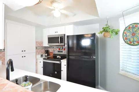 Kitchen - 3272 SE Aster Ln #G249, Stuart, FL 34994 photo 5 of 6