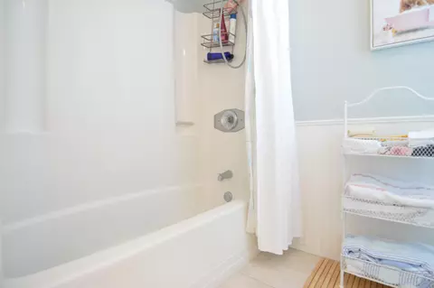 Bath - 3272 SE Aster Ln #G249, Stuart, FL 34994 photo 3 of 5