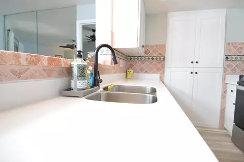 Kitchen - 3272 SE Aster Ln #G249, Stuart, FL 34994 photo 3 of 6