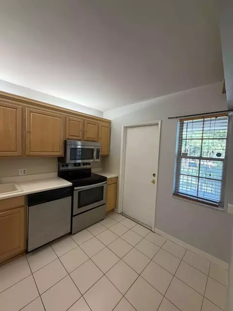 Kitchen - 2601 S Course Dr #203, Pompano Beach, FL 33069 photo 3 of 4