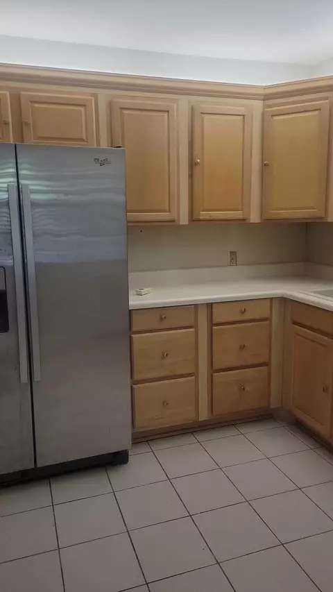 Kitchen - 2601 S Course Dr #203, Pompano Beach, FL 33069 photo 4 of 4