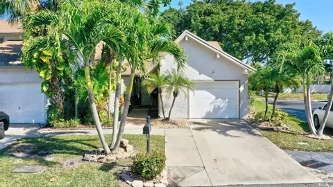 6660 Canary Palm Cir, Boca Raton, FL 33433