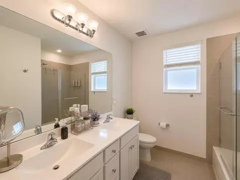 Bath - 4330 Lago Dr, Lighthouse Point, FL 33064 photo 6 of 6