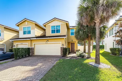 Exterior - 4330 Lago Dr, Lighthouse Point, FL 33064 photo 4 of 12