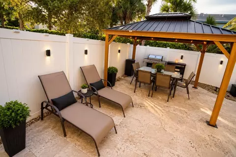 Exterior - 4330 Lago Dr, Lighthouse Point, FL 33064 photo 6 of 12