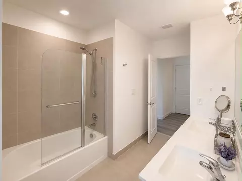 Bath - 4330 Lago Dr, Lighthouse Point, FL 33064 photo 5 of 6