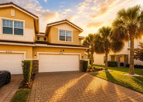 Exterior - 4330 Lago Dr, Lighthouse Point, FL 33064 photo 2 of 12