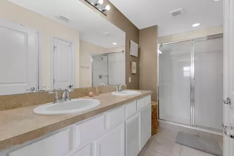 Bath - 5120 Caspian St, Saint Cloud, FL 34771 photo 2 of 3