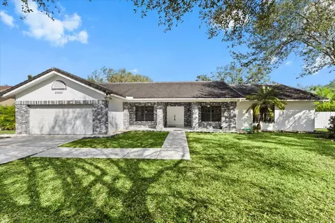 20221 NW 8th St, Pembroke Pines, FL 33029