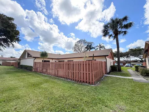 1040 Summit Place Cir #B, West Palm Beach, FL 33415