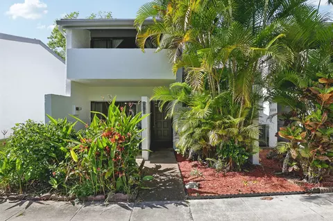 19232 NE 25th Ave #221B, Miami, FL 33180