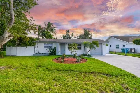 702 NE 10th Ave, Boynton Beach, FL 33435