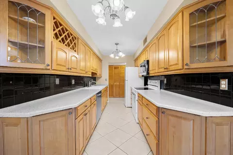 800 Jeffery St #103, Boca Raton, FL 33487