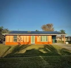 423 SE Asbury Ln, Port Saint Lucie, FL 34983