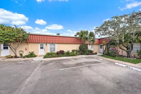 292 Cape Cod Cir #B, Lake Worth, FL 33467