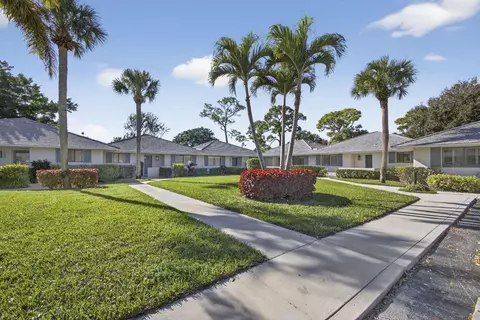 516 Club Dr, Palm Beach Gardens, FL 33418